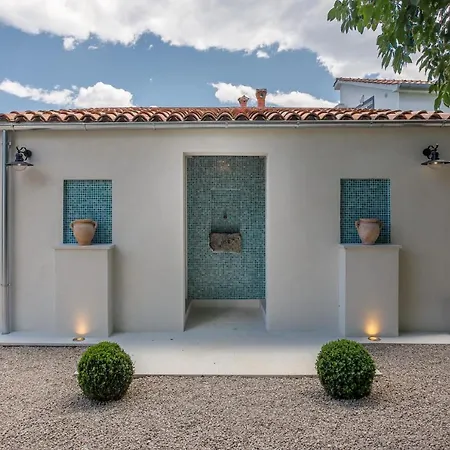 Heritage Laurel * Malinska