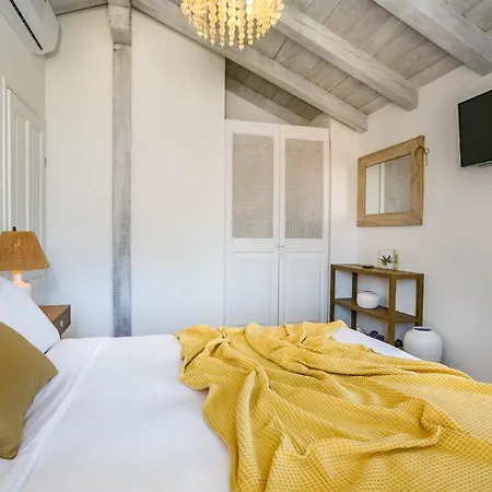 Heritage Laurel * Malinska