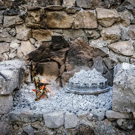 Heritage Laurel Malinska