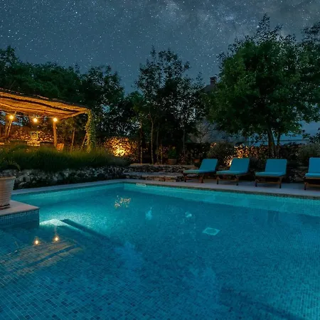 Heritage Laurel Villa