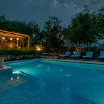 Heritage Laurel Vila